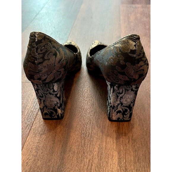Marc Fisher "Zala" Block Heel Pointy Toe Pump in Gold Jacquard Size 7 EUC!!! - Picture 3 of 5